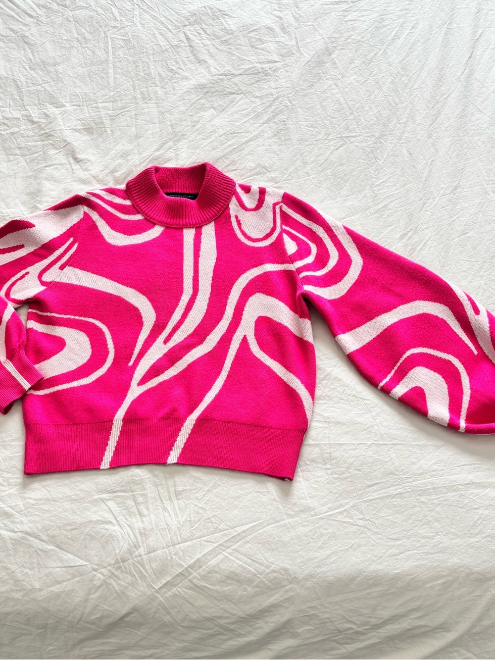French Connection- Bold Pink Swirl Crewneck bubble sleeves Sweater - size M